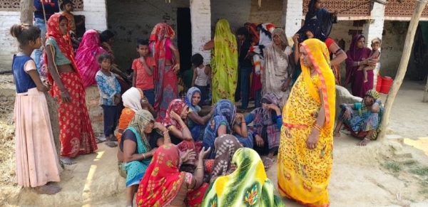 राेते बिलखते परिजन