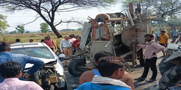 कोरबा : मिक्सर मशीन से टकराई तेज रफ्तार कार, तीन गंभीर, इलाज जारी