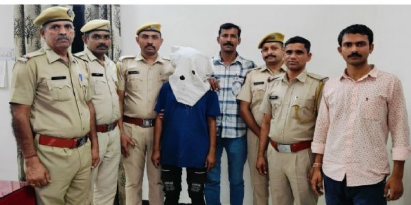 किशोरी व उसकी मां पर एसिड अटैक करने वाला गिरफ्तार, खंडहर में छिपा था आरोपित