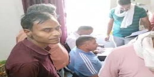 शिवपुरी: लाेकायुक्त ने पटवारी काे तीन हजार रुपये की रिश्वत लेते गिरफ्तार किया, खसरे में सुधार के लिए मांगी थी रकम