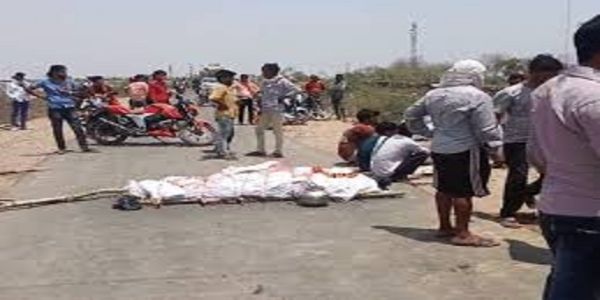 श्याेपुर: दबंगों ने दलित युवक के शव का अंतिम संस्कार करने से रोका, सड़क पर शव रखकर चक्काजाम