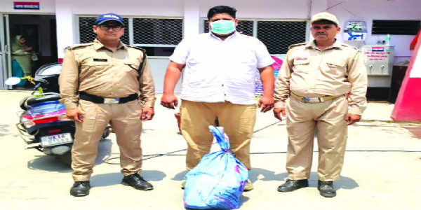 लग्जरी कार से 110 किलो गौमांस बरामद, एक गिरफ्तार