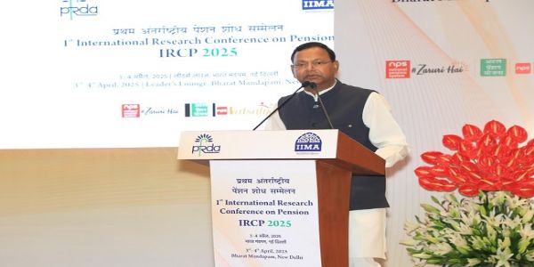 पीएफआरडीए के कार्यक्रम को संबोधित करते हुए पंकज चौधरी