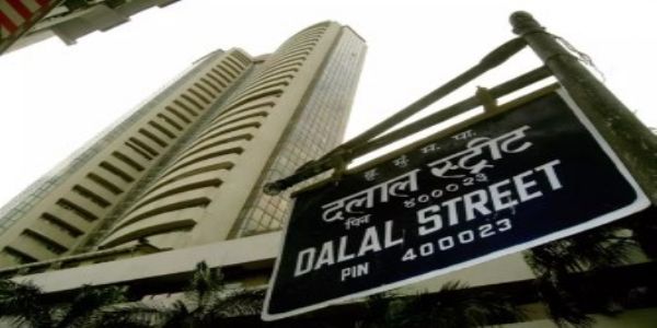 बड़ी गिरावट के बाद शेयर बाजार में रिकवरी का रुख