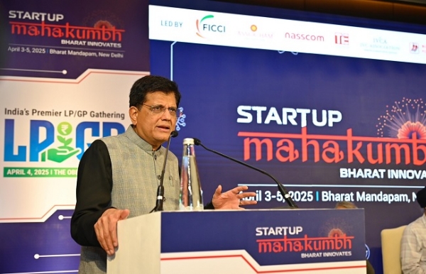 मीडिया को संबोधित करते हुए केंद्रीय मंत्री वाणिज्‍य एवं उदयोग मंत्री पीयूष गोयल