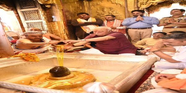 आरएसएस प्रमुख मोहन भागवत श्री काशी विश्वनाथ दरबार में
