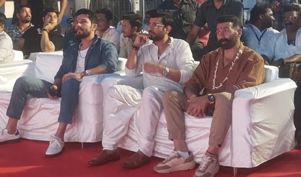 नमोघाट पर अभिनेता सनी देओल, रणदीप हुड्डा नमोघाट पर अभिनेता सनी देओल, रणदीप हुड्डा