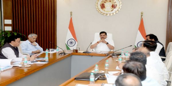 प्रगतिरत राष्ट्रीय राजमार्ग परियोजनाओं की समीक्षा बैठक