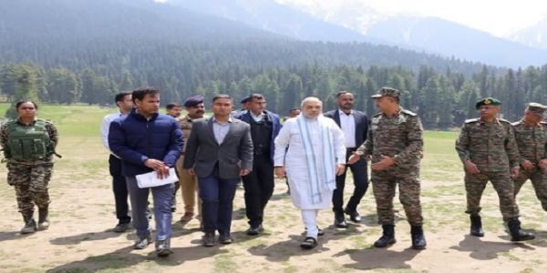 केंद्रीय गृहमंत्री अमित शाह सूचना मिलते ही सबसे पहले श्रीनगर पहुंचे। अगले दिन पहलगाम पहुंचकर सैन्य अधिकारियों से बातचीत की।