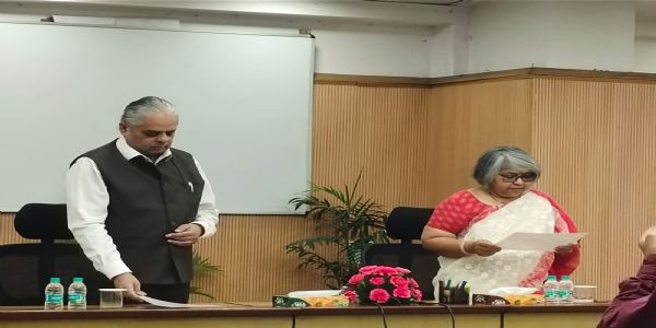 बिहार कैडर की 1989 बैच की आईएएस अधिकारी सुजाता चतुर्वेदी ने यूपीएससी के सदस्य के रूप में शपथ ली
