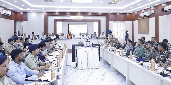मुख्यमंत्री ने पूर्णिया में की उच्चस्तरीय समीक्षा बैठक, सीमावर्ती क्षेत्रों की निगरानी के दिये निर्देश