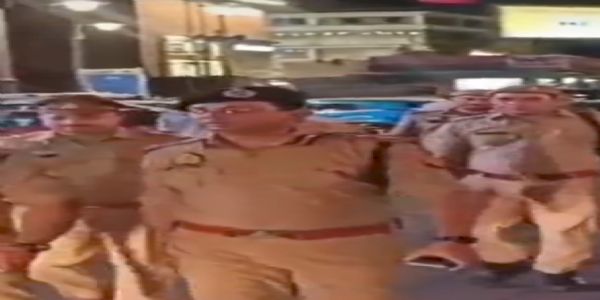 भारत- पाकिस्तान तनाव : नोएडा में रेड अलर्ट,चिल्ला बॉर्डर पर सख्त निगरानी, अस्थायी मोर्चाबंदी
