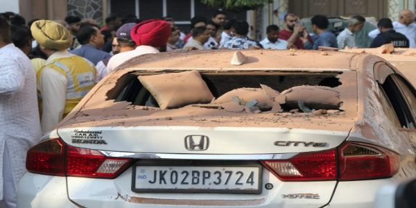 मुख्यमंत्री उमर अबदुल्ला ने जम्मू में विस्फोट से प्रभावित आवासीय क्षेत्र का किया दौरा