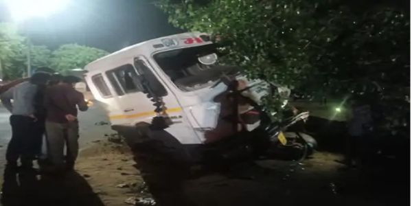 ट्रॉले की टक्कर से स्कूटी सवार महिला की मौत