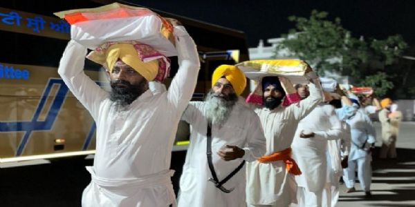 एसजीपीसी ने सीमावर्ती गांवों के 50 गुरुद्वारों से गुरु ग्रंथ सुरक्षित स्थानों पर पहुंचाए