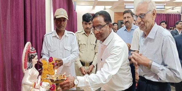 मंदसौरः लोक अदालत में कुल 800 प्रकरणों का निराकरण, 5 करोड़ 94 लाख रुपये के अवार्ड पारित