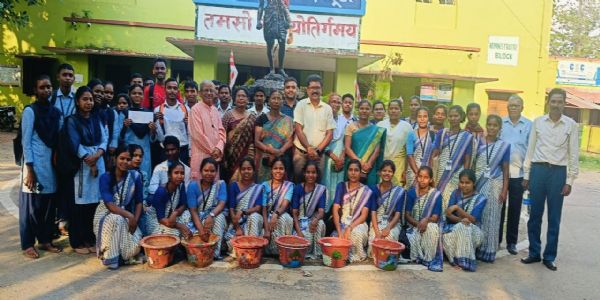 बिरसा कॉलेज में पॉट पेंटिंग प्रतियोगिता का आयोजन