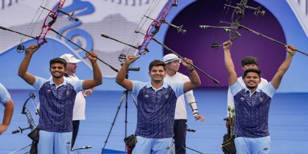 भारतीय पुरुष तीरंदाजी टीम(अभिषेक वर्मा,ओजस देवताले,ऋषभ यादव)
