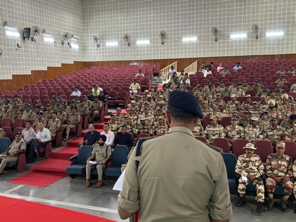 बुद्ध पूर्णिमा के लिए पुलिस ब्रीफिंग