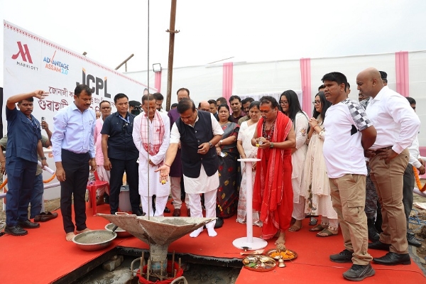 गुवाहाटी एयरपोर्ट रोड पर दो होटल परियोजनाओं के भूमिपूजन में शामिल मुख्यमंत्री डॉ हिमंत बिस्व सरमा।