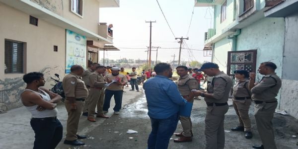 दून पुलिस ने पकड़े 60 संदिग्ध, थाने में पूछताछ