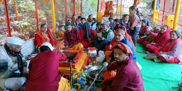 सिद्ध बाबा मंदिर में 15वें स्थापना दिवस पर स्थापित हुई बाबा की नयी मूर्ति
