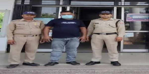 अध्यापिका के साथ छेड़छाड़ का आरोपित क्लर्क गिरफ्तार