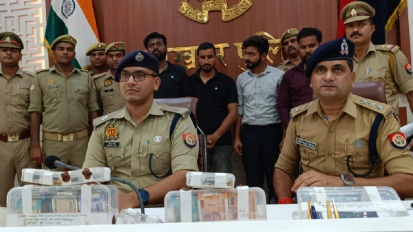 चोरी के माल समेत चार गिरफ्तार* चोरी के माल समेत चार गिरफ्तार*