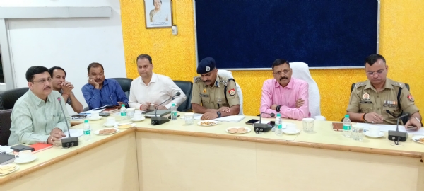 कमिश्नर सभागार में मंडलायुक्त आंजनेय कुमार सिंह की अध्यक्षता में मंडलीय सड़क सुरक्षा समिति की बैठक सम्पन्न