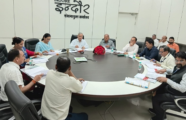 संभागायुक्त दीपक सिंह की अध्यक्षता में आयुर्वेद महाविद्यालय एवं चिकित्सालय की स्वशासी कार्यकारिणी की बैठक सम्पन्न