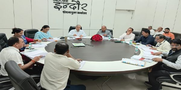 इंदौरः संभागायुक्त ने झाबुआ के स्वास्थ्य विभाग के ब्लाक मेडिकल ऑफिसर को किया निलंबित
