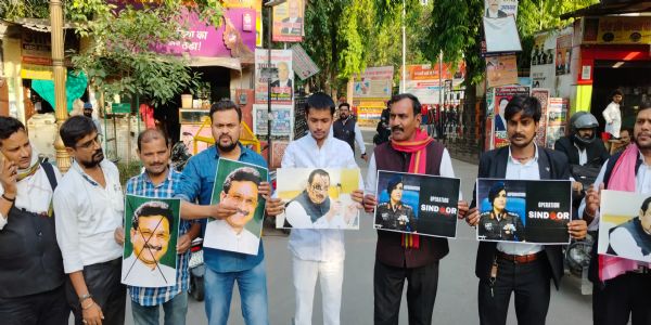 कर्नल सोफिया कुरैशी पर विवादित बयान देने वाले मंत्री के पोस्टर पर कालिख पोता