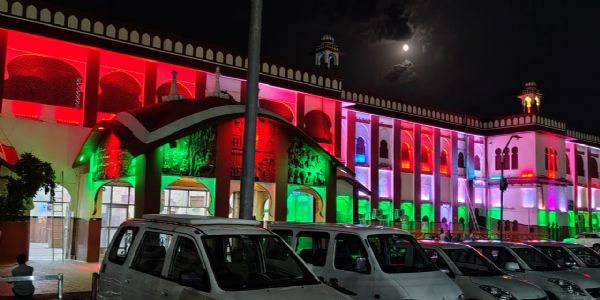 ऑपरेशन सिंदूर की विजय गाथा - रेलवे स्टेशनों पर भारतीय सेना का गौरवगान