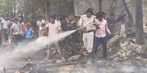 (अपडेट) बिहार के पूर्वी चंपारण में आग की चपेट में आने से तीन मासूम बच्चियों की मौत