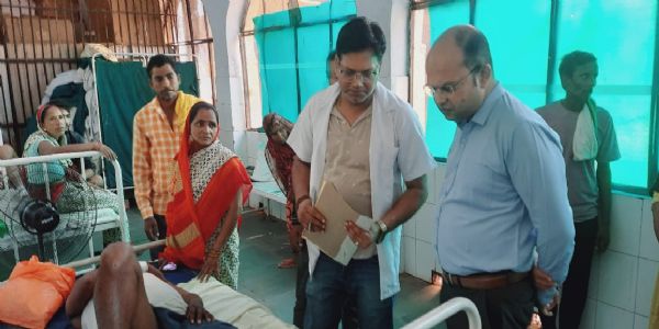 उत्तर प्रदेशः बलरामपुर में ट्रक में घुसी कार, एक ही परिवार के पांच लोगों की मौत