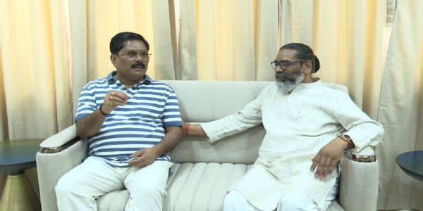 मुख्यमंत्री हेमंत ने मंत्री योगेंद्र प्रसाद का जाना हालचाल, जल्द स्वस्थ होने की कामना की