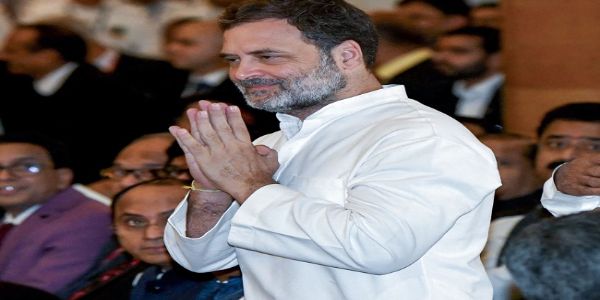 दरभंगा पहुंचे राहुल गांधी, आंबेडकर छात्रावास जाने पर अड़े