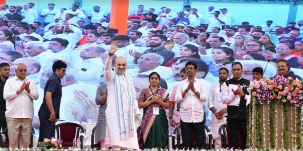 गांधीनगर के कोलवाडा में आयोजित कार्यक्रम में केन्द्रीय गृह मंत्री अमित शाह।