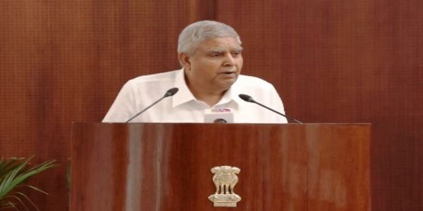उपराष्ट्रपति जगदीप धनखड़ मंगलवार को कार्यक्रम को संबोधित करते हुए