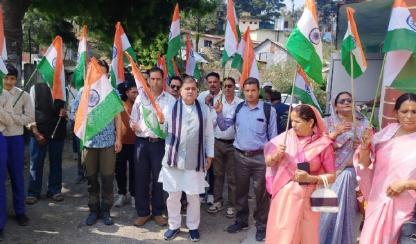 पोखरी में तिरंगा शौर्य सम्मान यात्रा निकलते हुए। पोखरी में तिरंगा शौर्य सम्मान यात्रा निकलते हुए।