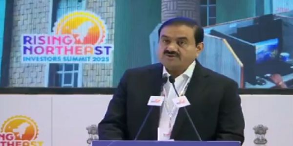 कार्यक्रम को संबोधित करते हुए उद्योगपति गौतम अडाणी कार्यक्रम को संबोधित करते हुए उद्योगपति गौतम अडाणी