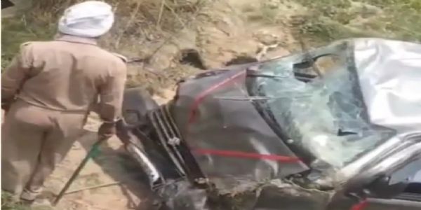 कानपुर: कार और मोटरसाइकिल की भिड़ंत में दो की मौत, दाे घायल
