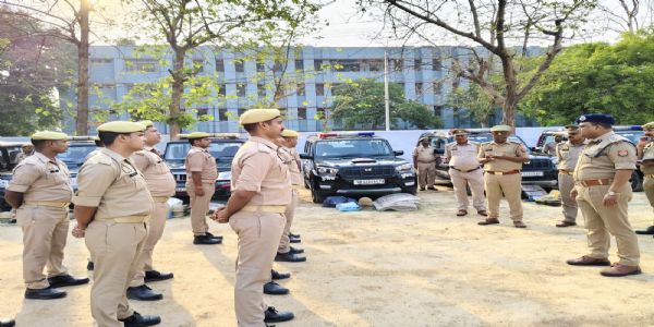 पुलिस परेड में दिखा दमखम, एसएसपी ने ली सलामी