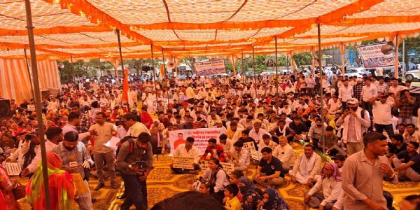 एसआई भर्ती प्रक्रिया को यथावत रखने की मांग को लेकर चयनित और प्रभावित अभ्यर्थियों ने किया शांतिपूर्ण धरना-प्रदर्शन