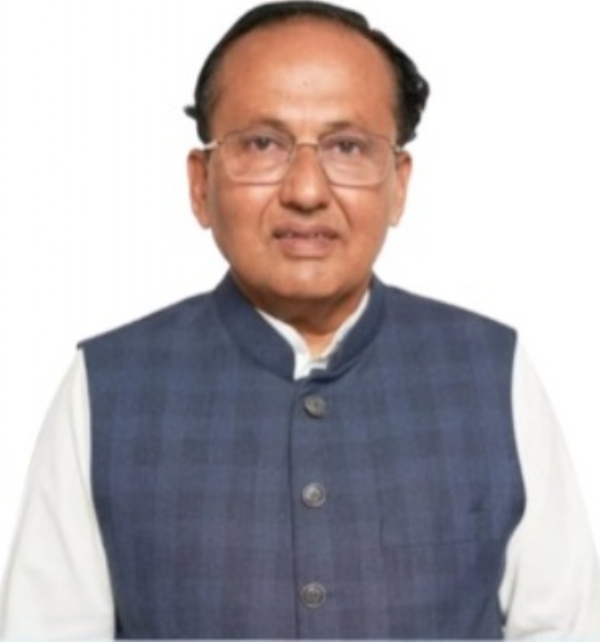 सूरत लाेकसभा सीट के सांसद मुकेश दलाल