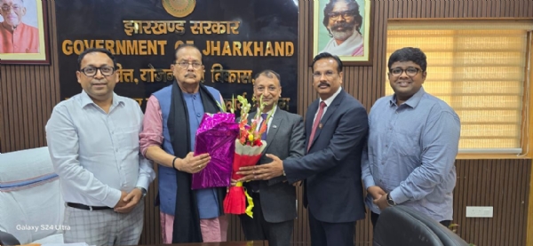 मंत्री से मिलते आईसीएआई के पदाधिकारी