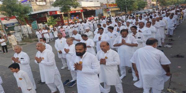 नए दृष्टिकोण शिविर से पूर्व मौन ऊर्जा यात्रा की रैली निकाली गई
