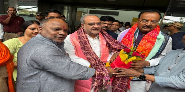 तिरंगा यात्रा में शामिल होने उपमुख्यमंत्री केशव मौर्य एवं भाजपा प्रदेश अध्यक्ष भूपेंद्र चौधरी वाराणसी पहुंचे
