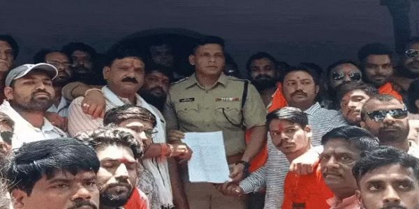 रतलामः मुस्लिम युवक ने चांटा मारकर तिलक लगाने से मना किया, सर्व हिंदू समाज ने किया प्रदर्शन