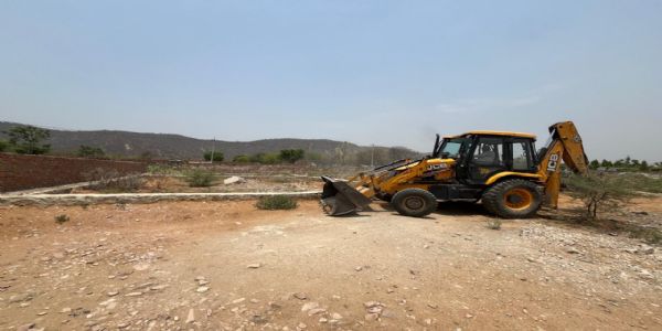 बाइस बीघा सरकारी भूमि को जेडीए दस्ते ने करवाया अतिक्रमण मुक्त